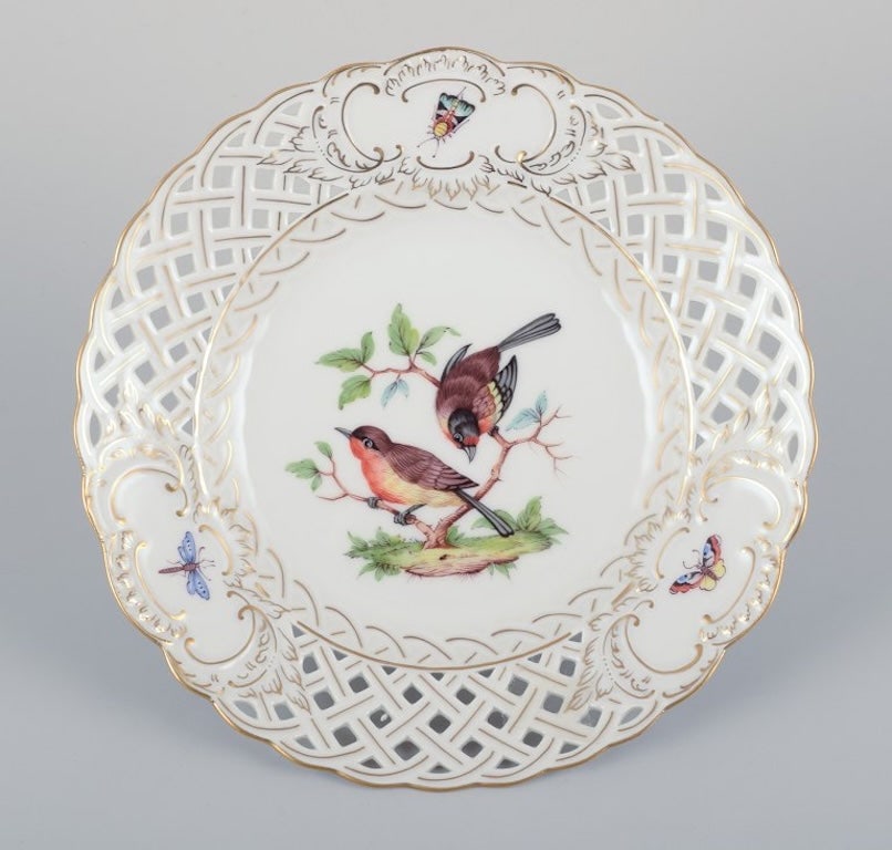 Meissen, Germany. Open lace porcelain plate. Hand-painted with a bird motif and insects, gold trim. - 2