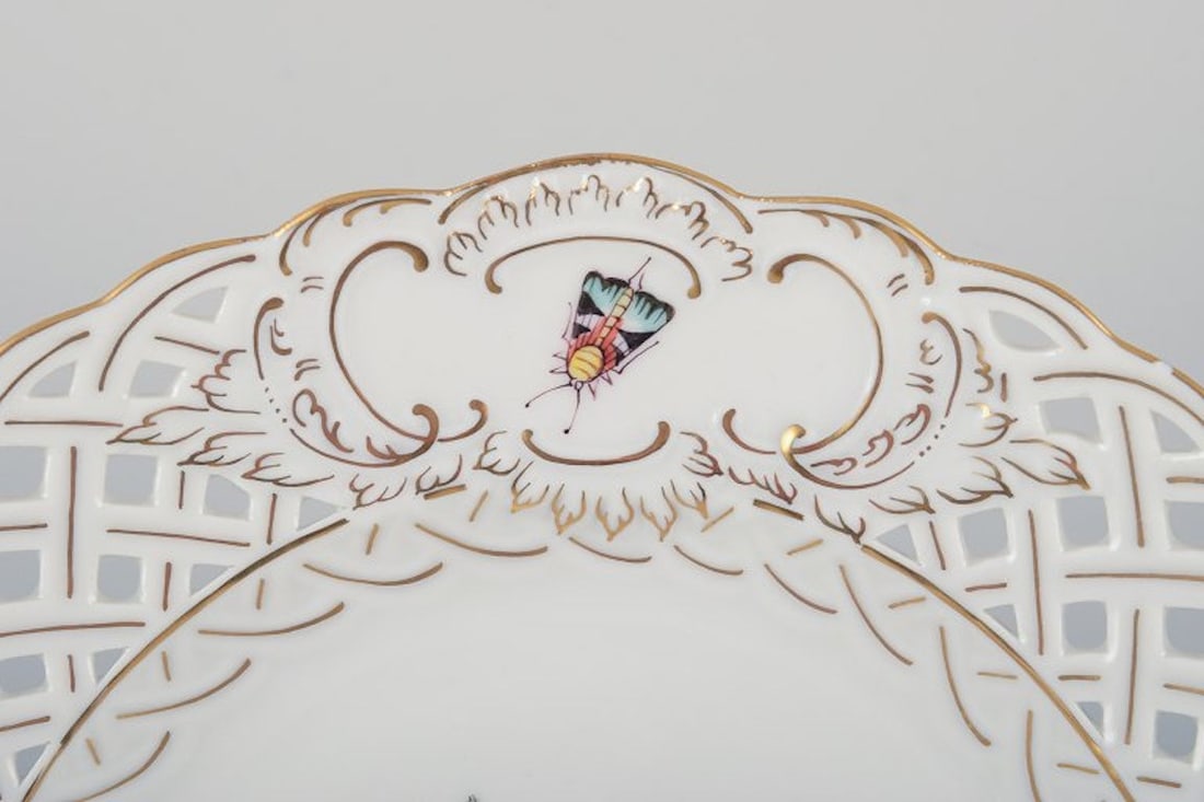Meissen, Germany. Open lace porcelain plate. Hand-painted with a bird motif and insects, gold trim. - 5