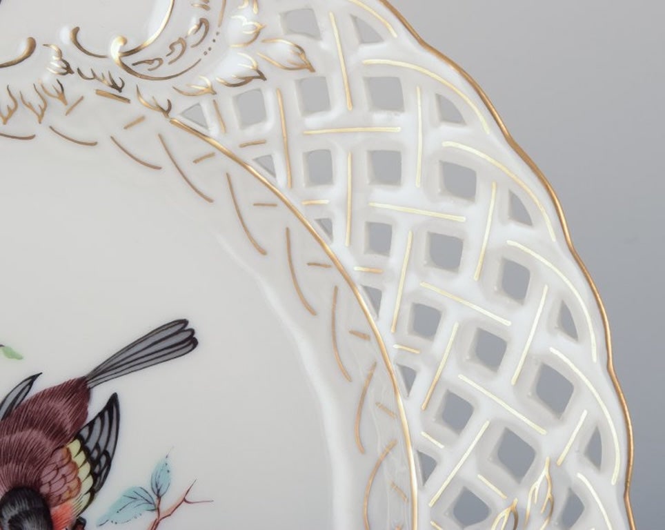 Meissen, Germany. Open lace porcelain plate. Hand-painted with a bird motif and insects, gold trim. - 7