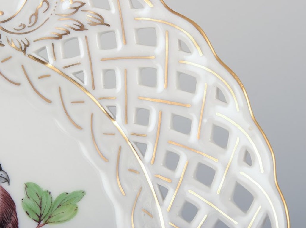 Meissen, Germany. Open lace porcelain plate. Hand-painted with a bird motif and insects, gold trim. - 4
