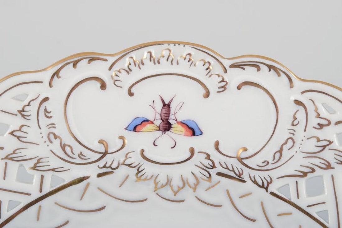 Meissen, Germany. Open lace porcelain plate. Hand-painted with a bird motif and insects, gold trim. - 6