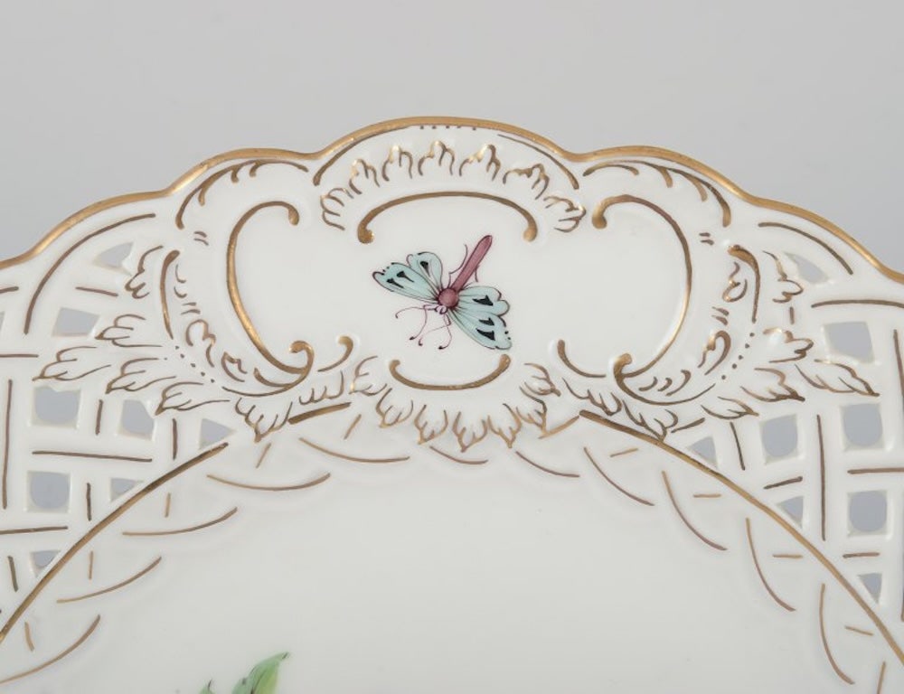 Meissen, Germany. Open lace porcelain plate. Hand-painted with a bird motif and insects, gold trim. - 5