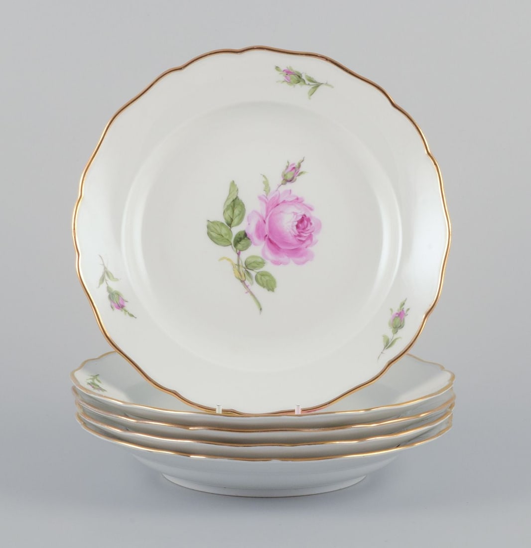 Meissen, Germany. A set of five "Pink Rose" deep dinner plates in porcelain. Approx. 1930s - 2