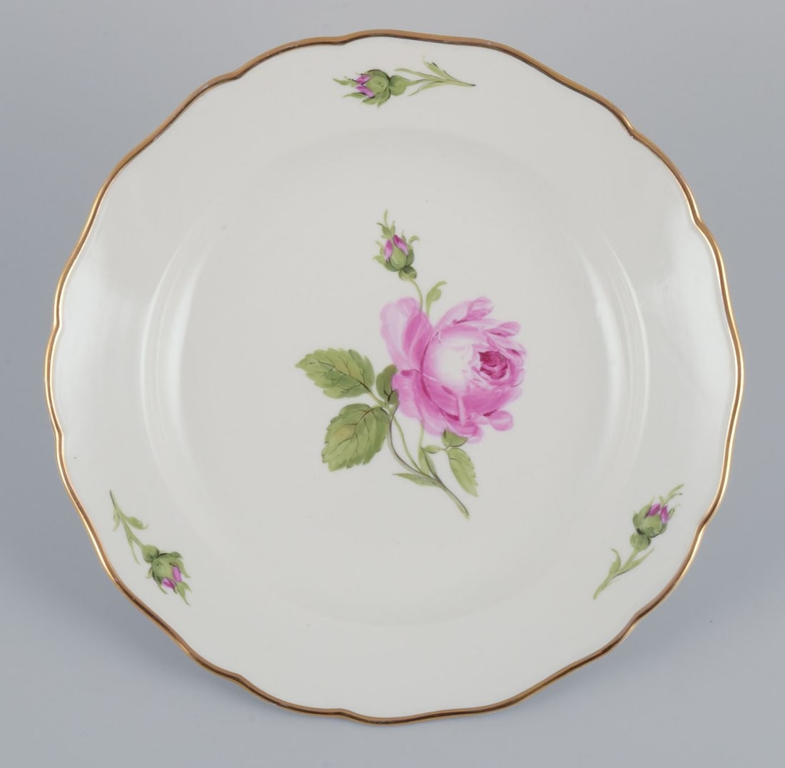 Meissen, Germany. A set of five "Pink Rose" deep dinner plates in porcelain. Approx. 1930s - 4