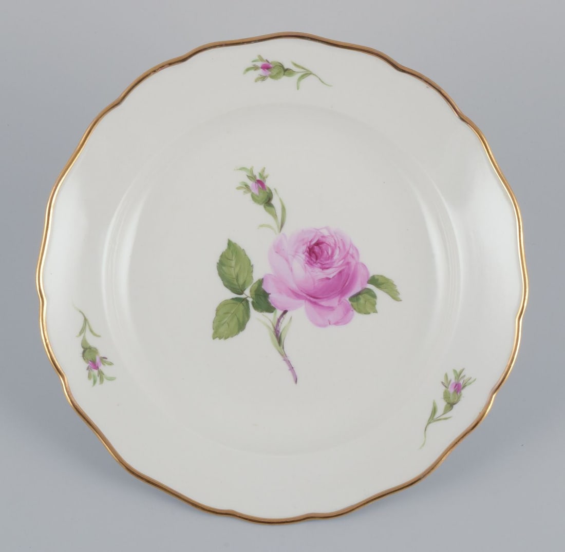 Meissen, Germany. A set of five "Pink Rose" deep dinner plates in porcelain. Approx. 1930s - 5