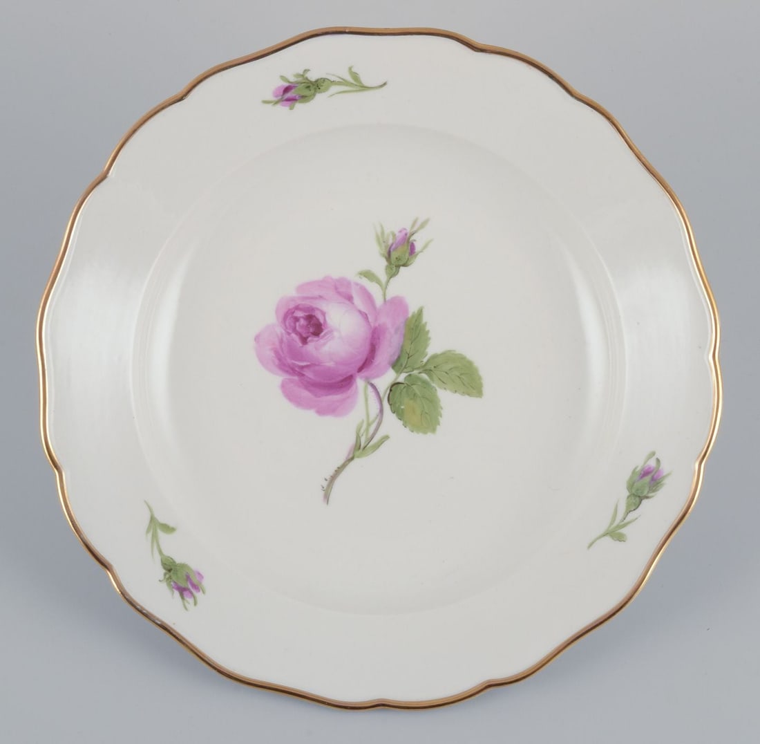 Meissen, Germany. A set of five "Pink Rose" deep dinner plates in porcelain. Approx. 1930s - 6