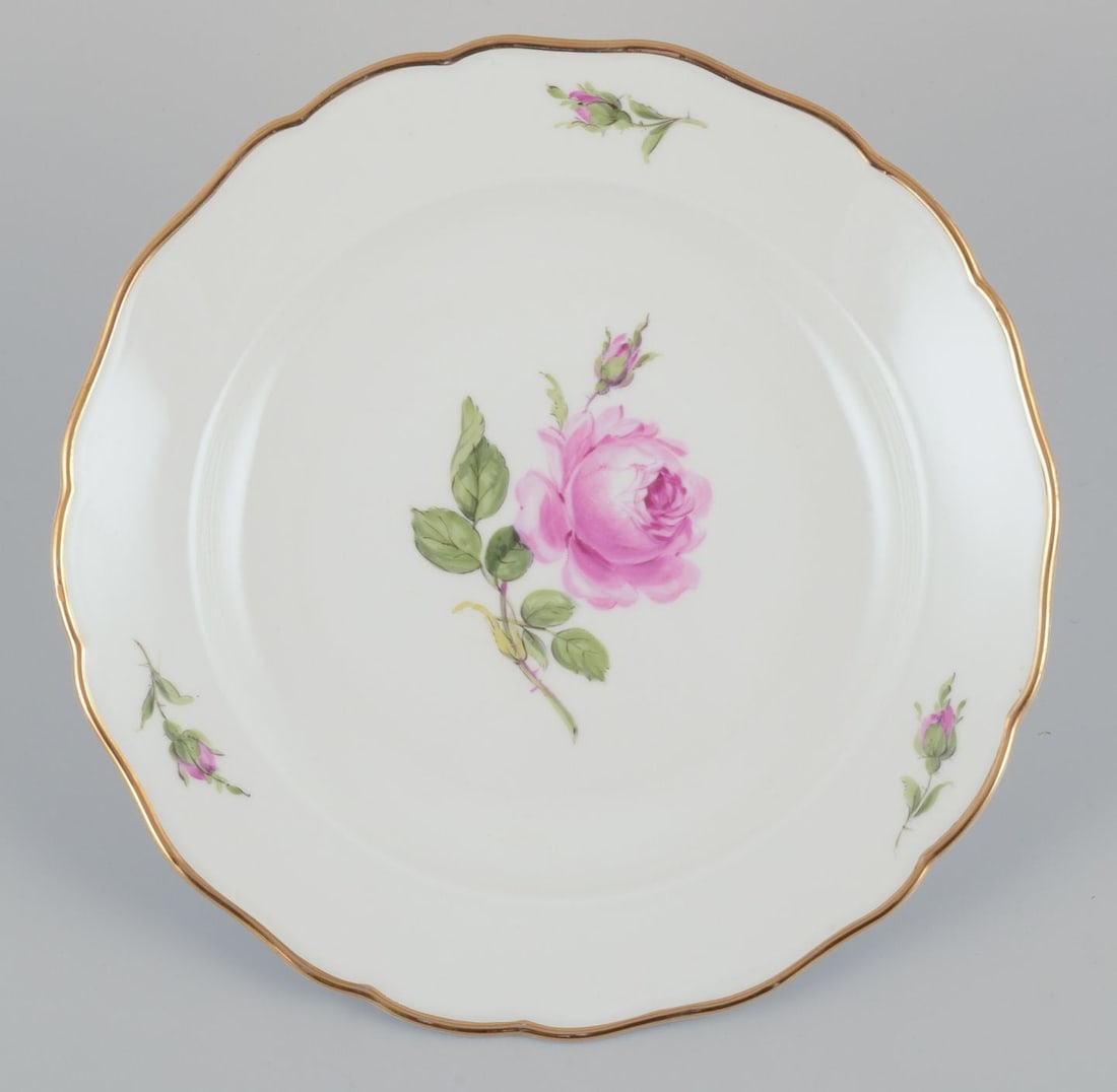 Meissen, Germany. A set of five "Pink Rose" deep dinner plates in porcelain. Approx. 1930s - 7