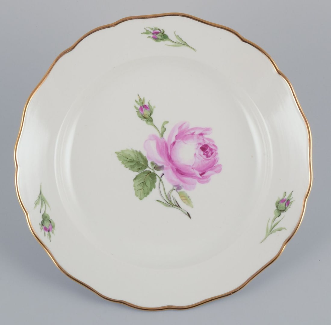 Meissen, Germany. A set of four "Pink Rose" deep dinner plates in porcelain. Approx. 1930s - 3