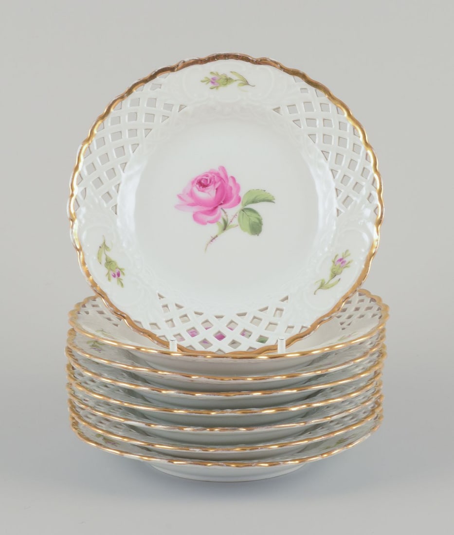 Meissen, Germany. A set of eight "Pink Rose" reticulated plates in porcelain. Approx. 1930s - 2