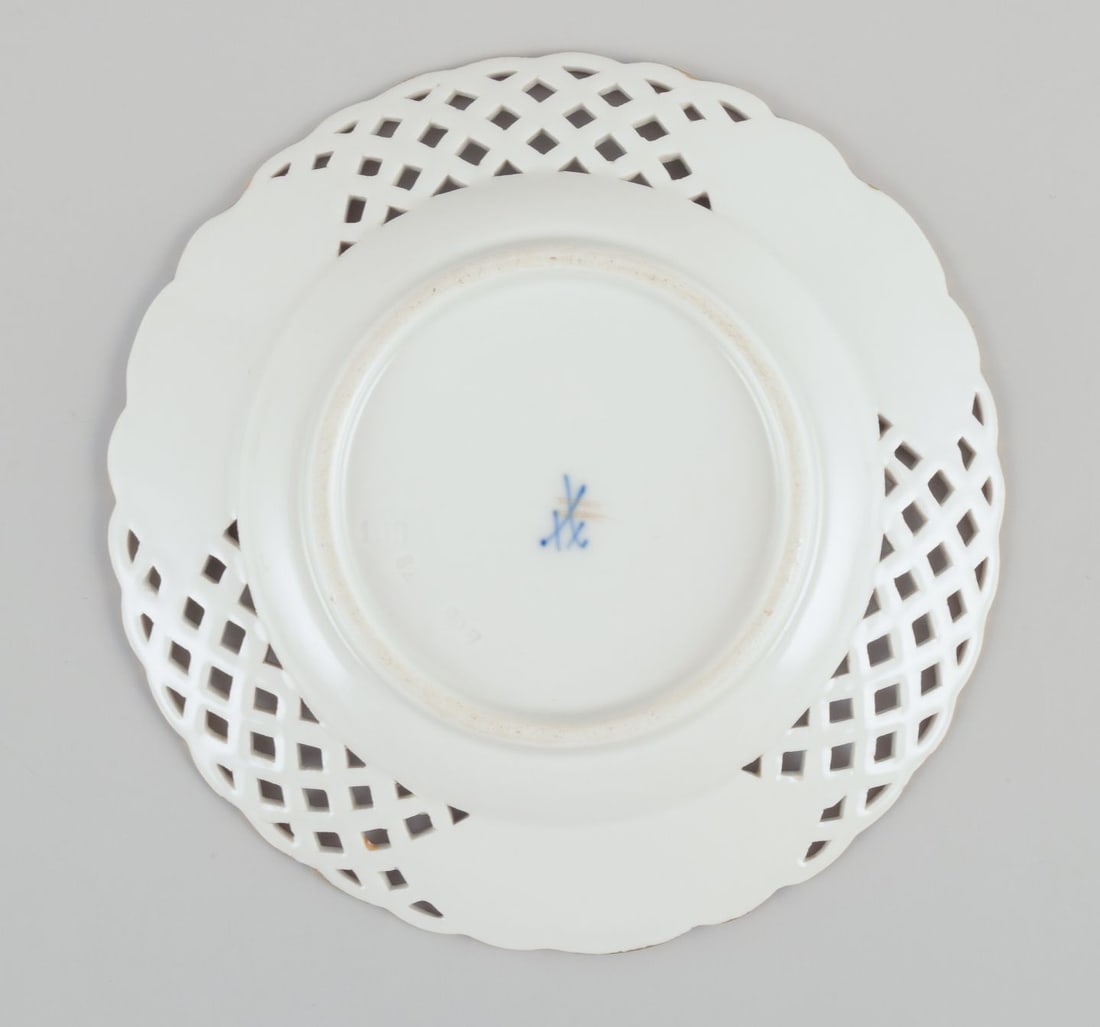 Meissen, Germany. A set of six "Pink Rose" reticulated plates in porcelain. Approx. 1930s - 6