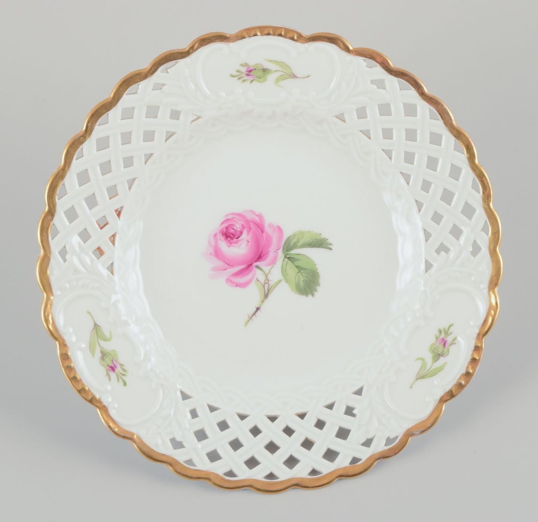 Meissen, Germany. A set of six "Pink Rose" reticulated lunch plates in porcelain. Approx. 1930s - 6