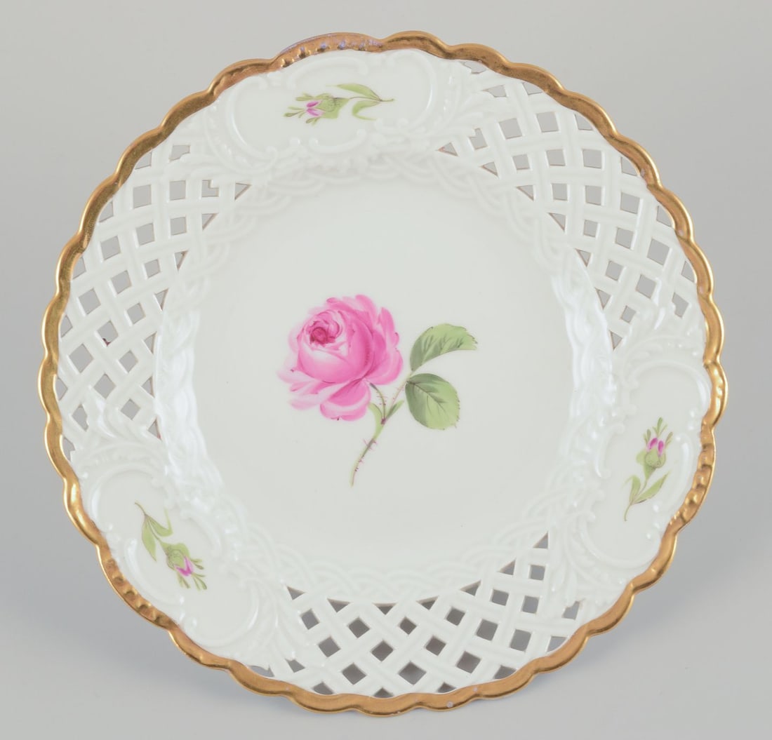Meissen, Germany. A set of six "Pink Rose" reticulated lunch plates in porcelain. Approx. 1930s - 7