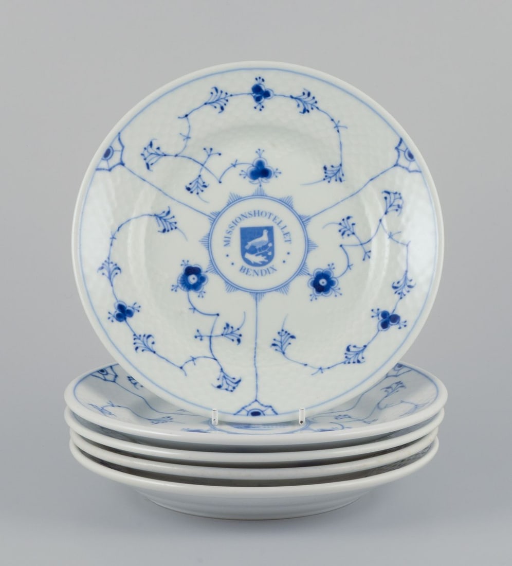 Bing &Grøndahl, Denmark. A set of five small Blue Fluted lunch plates in hotel/restaurant (1 of 10)