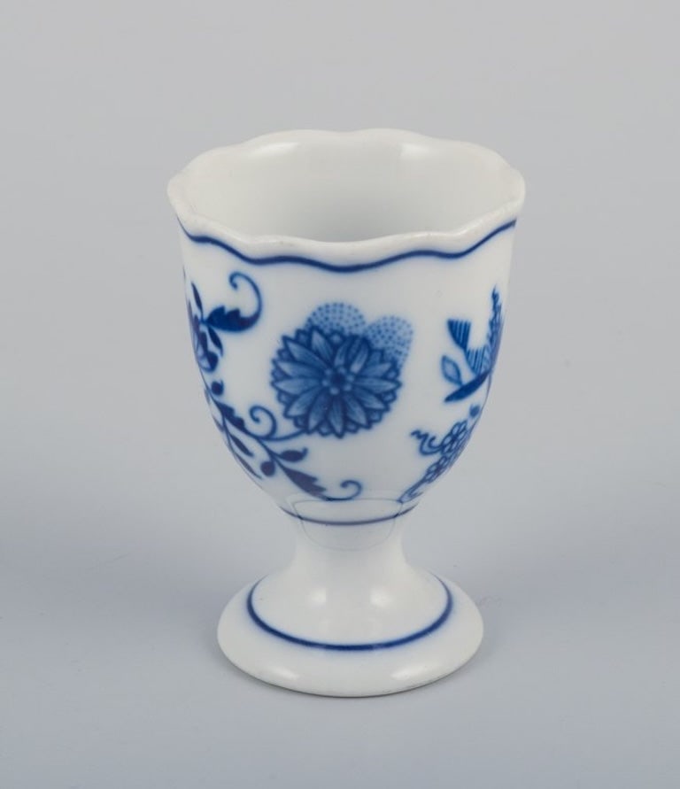 Unknown. Two porcelain Blue Onion egg cups with spoons. Hand-painted. Approximately 1920s/30s. - 7