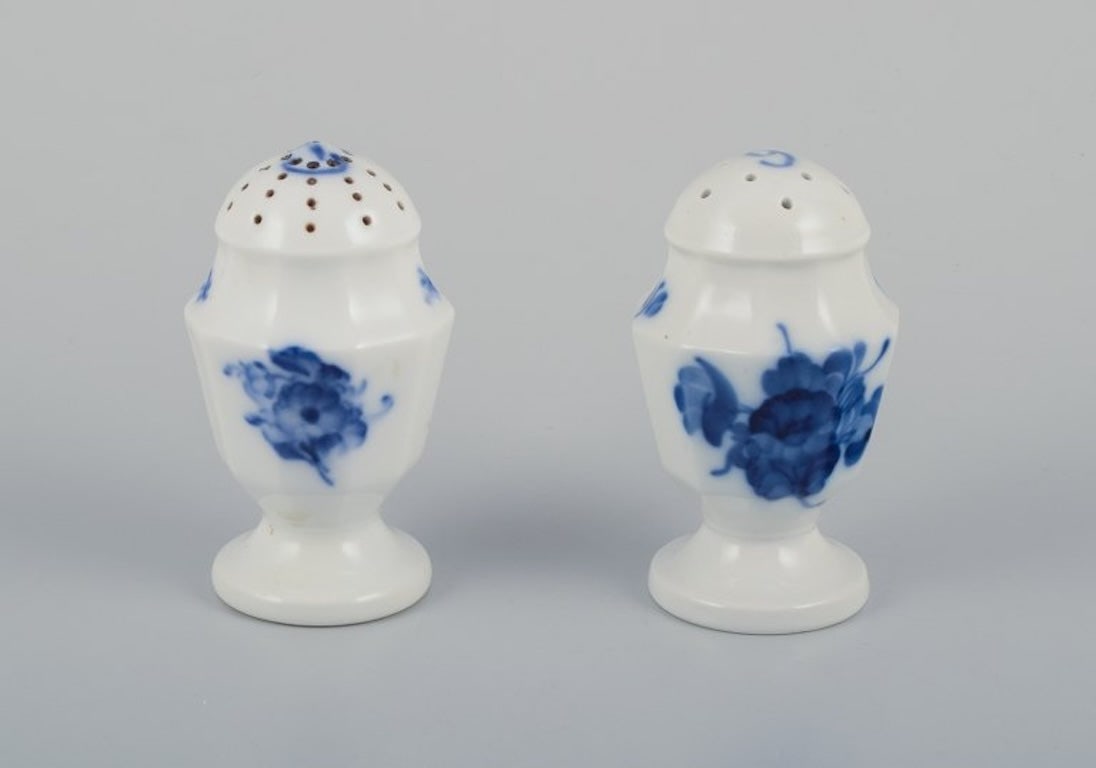 Royal Copenhagen Blue Flower Angular. Porcelain salt and pepper set. Early 1900s. - 2