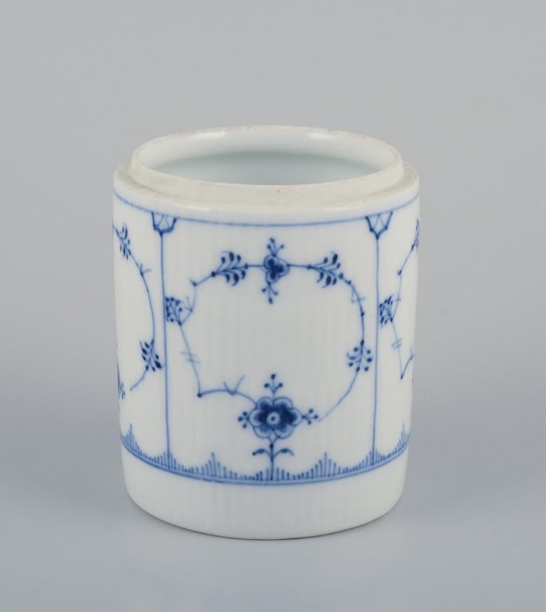 Royal Copenhagen Blue Fluted. Rare porcelain tea jar, missing lid. Early 1900s. (1 of 8)