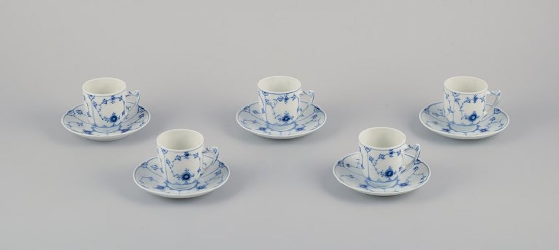 Bing & Grøndahl Blue Fluted pattern. Five coffee cups with saucers. Rare and early model. Early (1 of 9)
