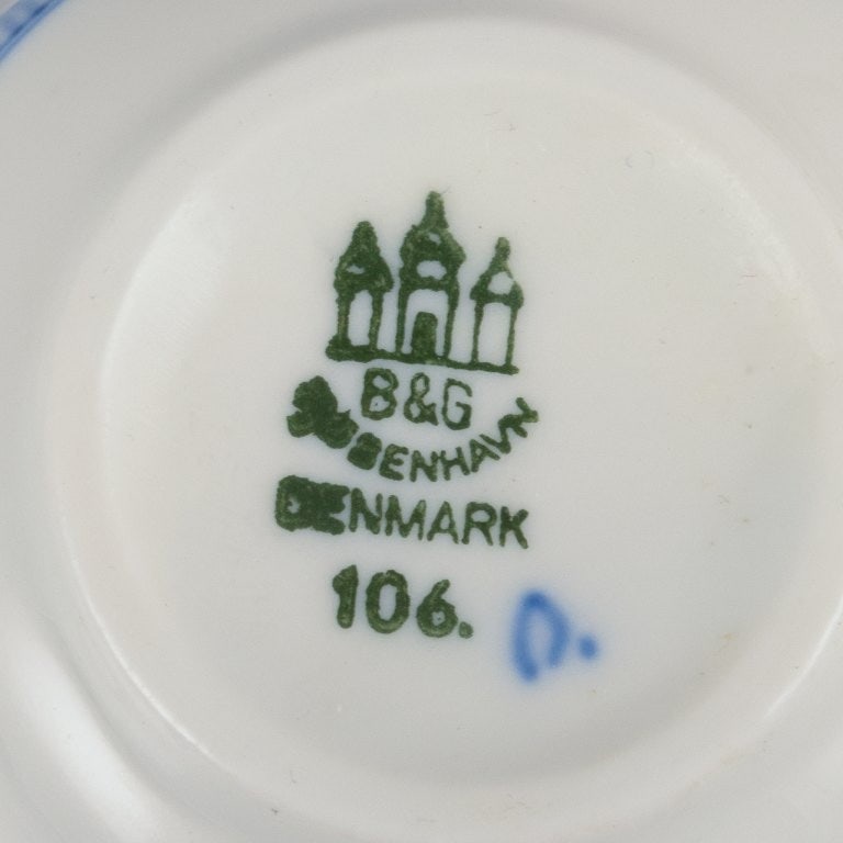 Bing & Grøndahl Blue Fluted pattern. Five coffee cups with saucers. Rare and early model. Early - 9