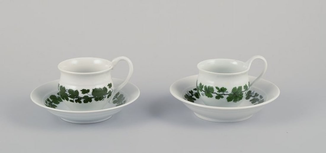 Meissen, Germany. 'Green Ivy Vine' two coffee cups with high handles and saucers. 1920s/30s. - 2