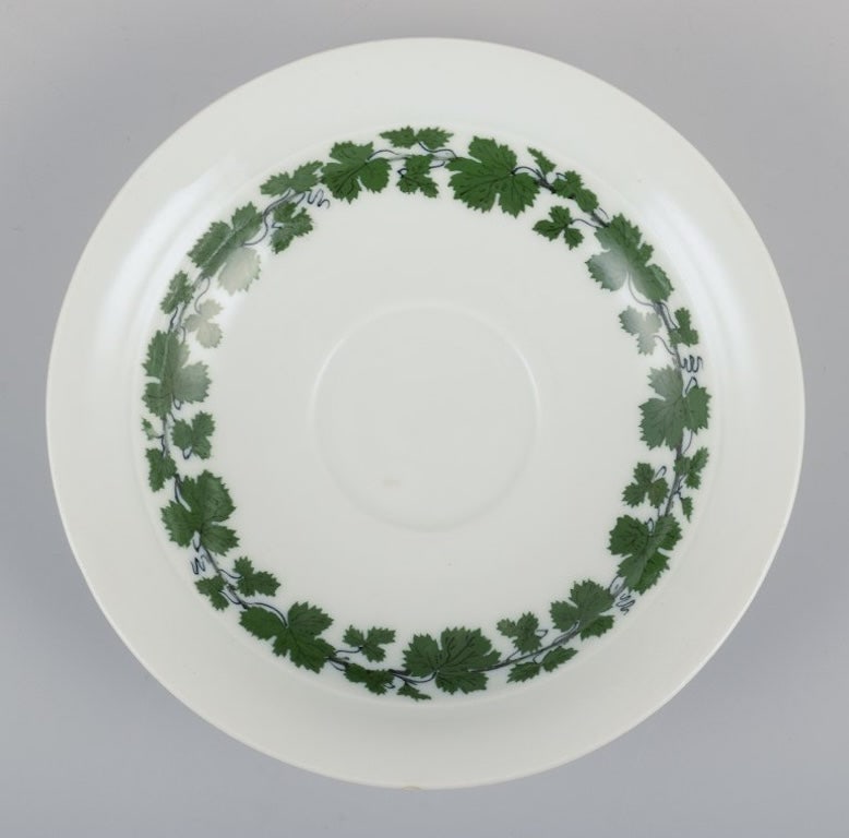 Meissen, Germany. 'Green Ivy Vine' two large coffee cups with matching saucers. 1920s/30s. - 6