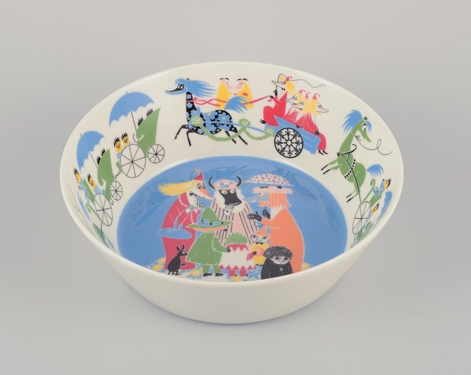 Arabia, Finland. Large porcelain bowl. Featuring illustrations from the Moomins. 21st century. - 2