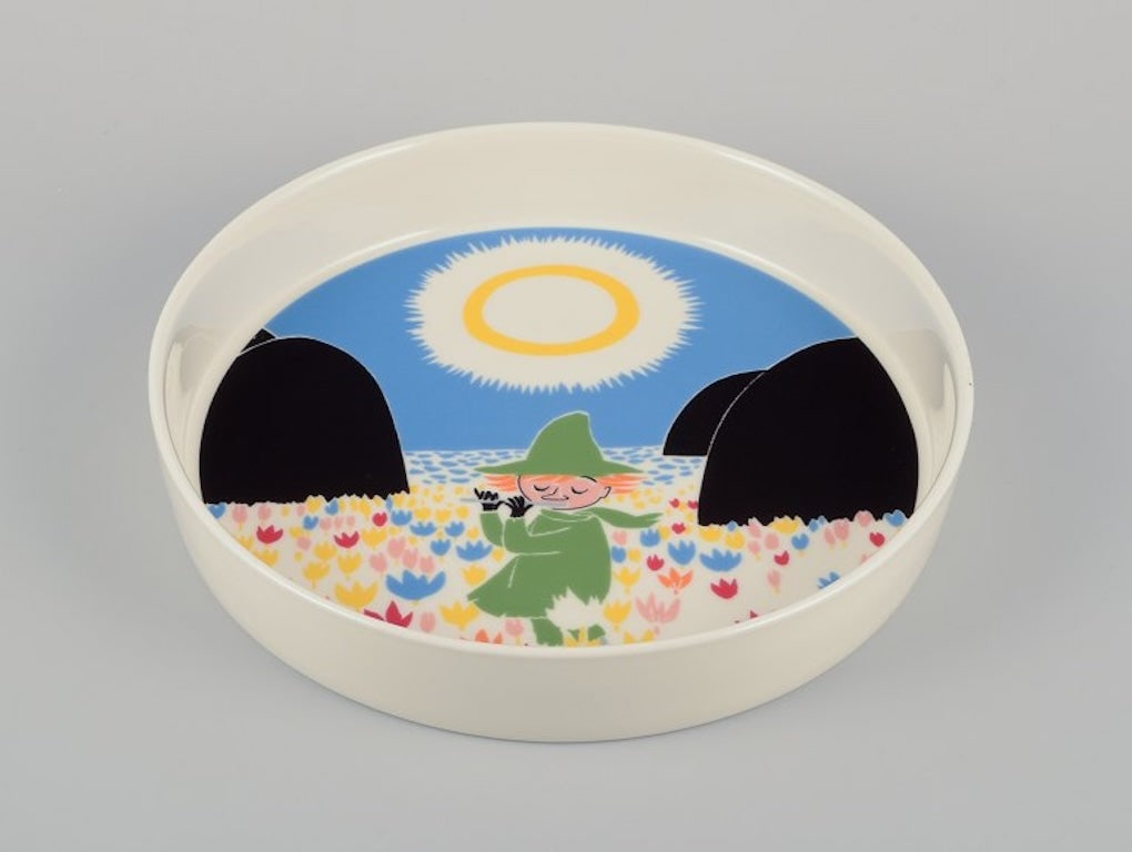 Arabia, Finland. Large porcelain tray. Featuring illustrations from the Moomins. 21st century. - 2