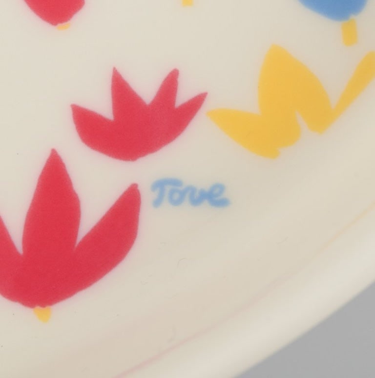 Arabia, Finland. Large porcelain tray. Featuring illustrations from the Moomins. 21st century. - 5