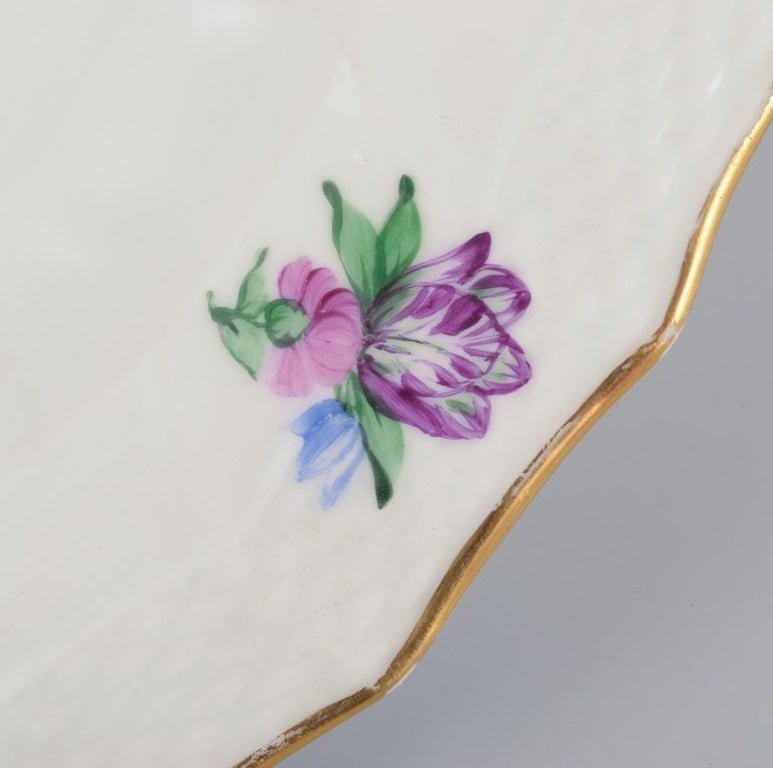 Royal Copenhagen Saxon Flower. Large round serving dish in porcelain. Approximately 1930s. - 4