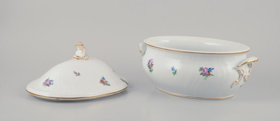 Royal Copenhagen Saxon Flower. Large lidded porcelain soup tureen. Early 1900s. - 5