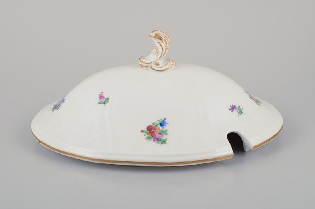 Royal Copenhagen Saxon Flower. Large lidded porcelain soup tureen. Early 1900s. - 6