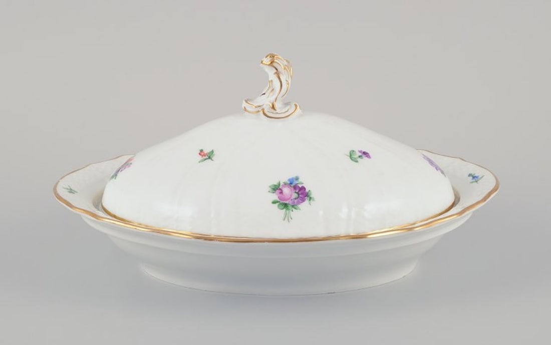 Royal Copenhagen Saxon Flower. Large oval lidded terrine in porcelain. Early 1900s. (1 of 10)