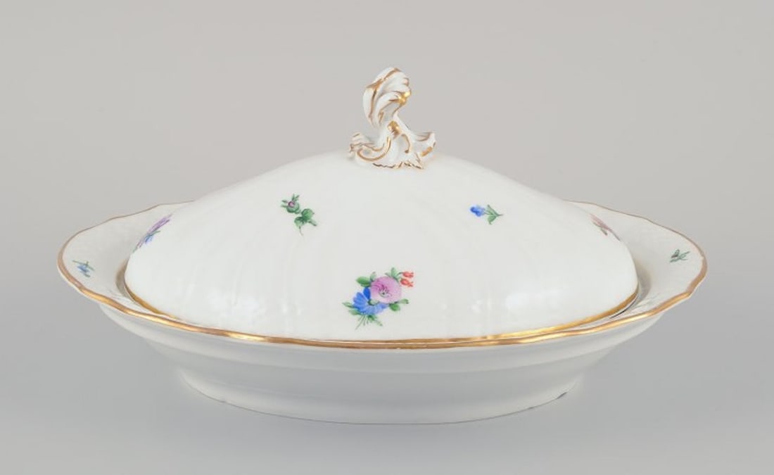 Royal Copenhagen Saxon Flower. Large oval lidded terrine in porcelain. Early 1900s. - 3