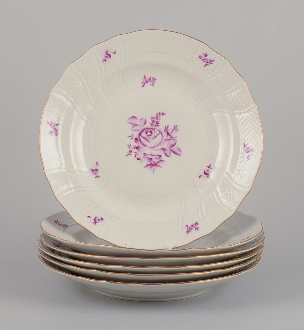 Herend, Hungary. A set of six porcelain dinner plates with purple floral motifs. Mid-20th C. (1 of 10)