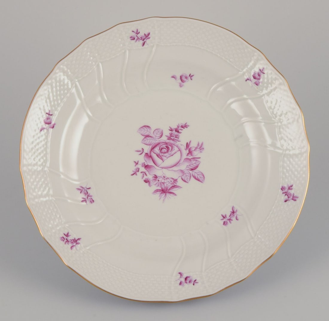 Herend, Hungary. A set of six porcelain dinner plates with purple floral motifs. Mid-20th C. - 7
