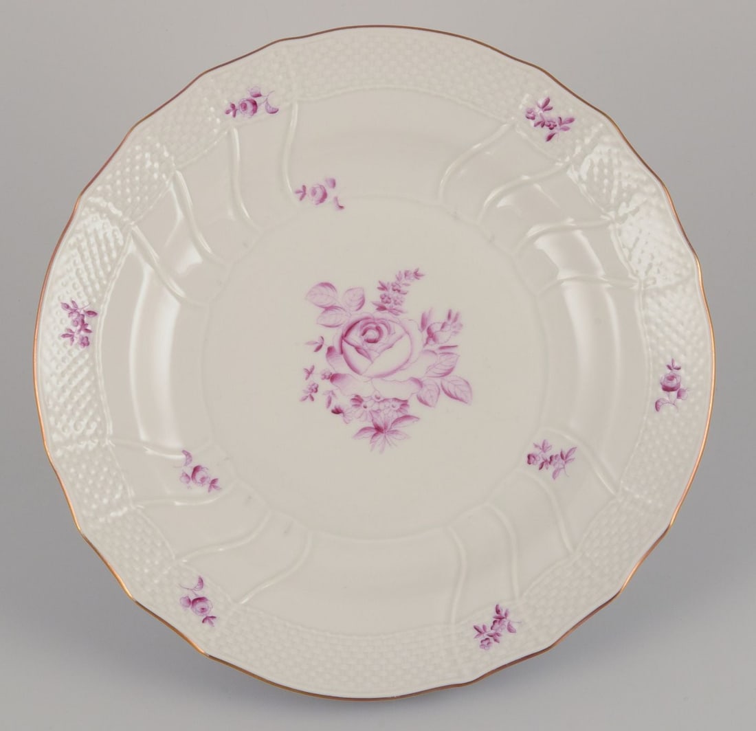 Herend, Hungary. A set of four porcelain dinner plates with purple floral motifs. Mid-20th C - 6