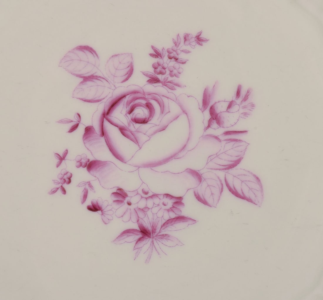 Herend, Hungary. A set of four porcelain dinner plates with purple floral motifs. Mid-20th C - 7