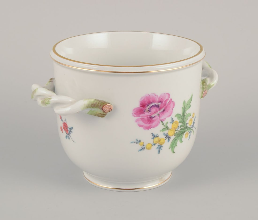 Meissen, Germany. Planter pot with two leaf-shaped handles. Approx. 1930s - 4