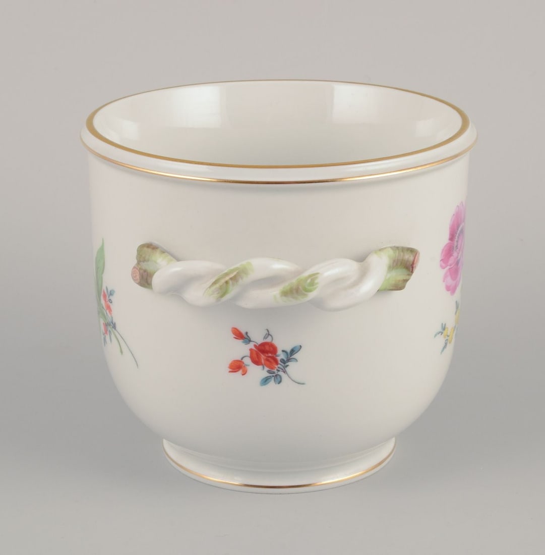 Meissen, Germany. Planter pot with two leaf-shaped handles. Approx. 1930s - 6