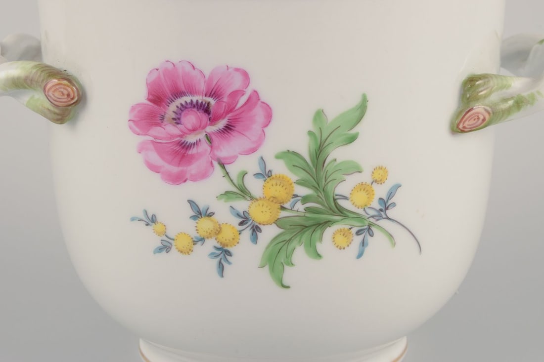 Meissen, Germany. Planter pot with two leaf-shaped handles. Approx. 1930s - 7