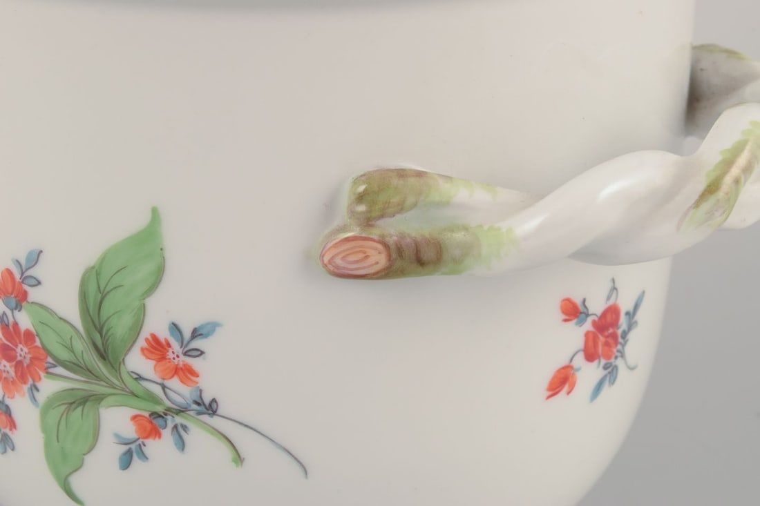 Meissen, Germany. Planter pot with two leaf-shaped handles. Approx. 1930s - 9