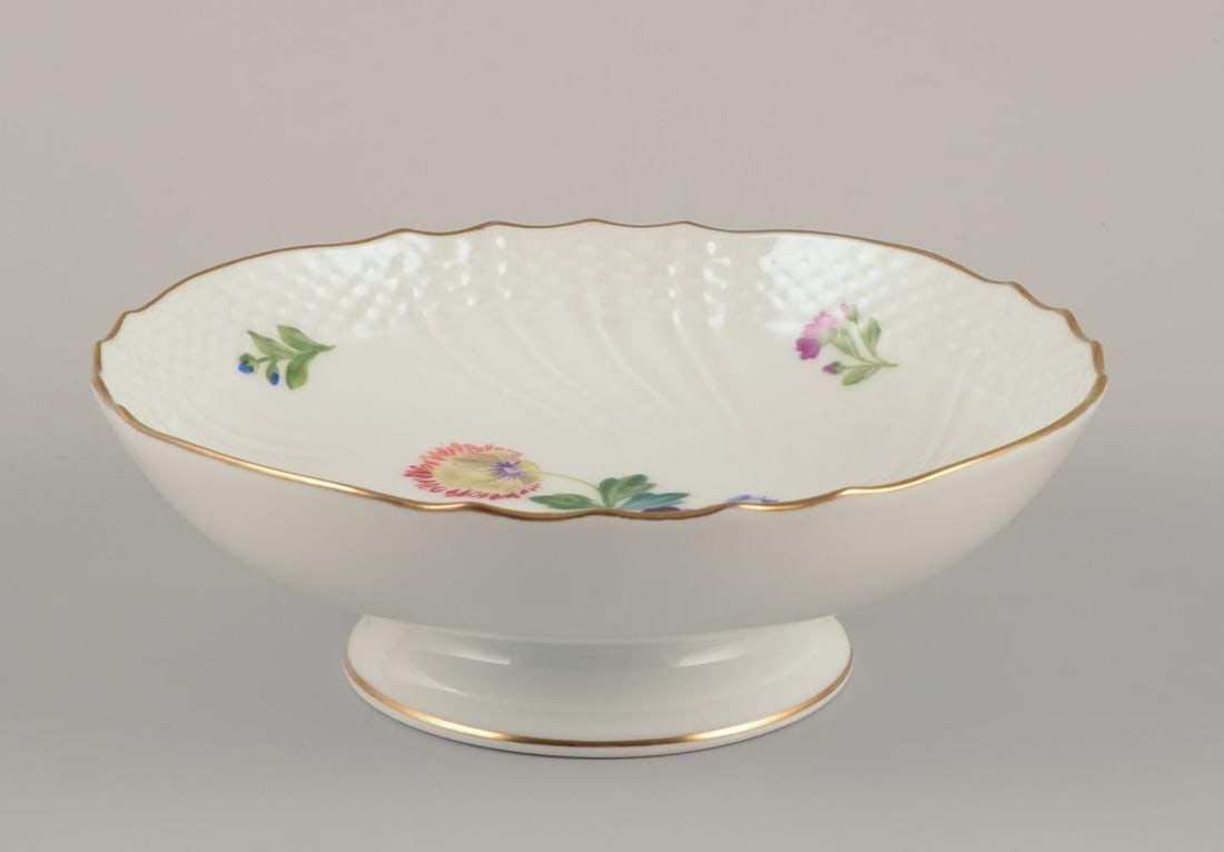 Royal Copenhagen Saxon Flower. Two porcelain compotes. Approx. 1930 - 5