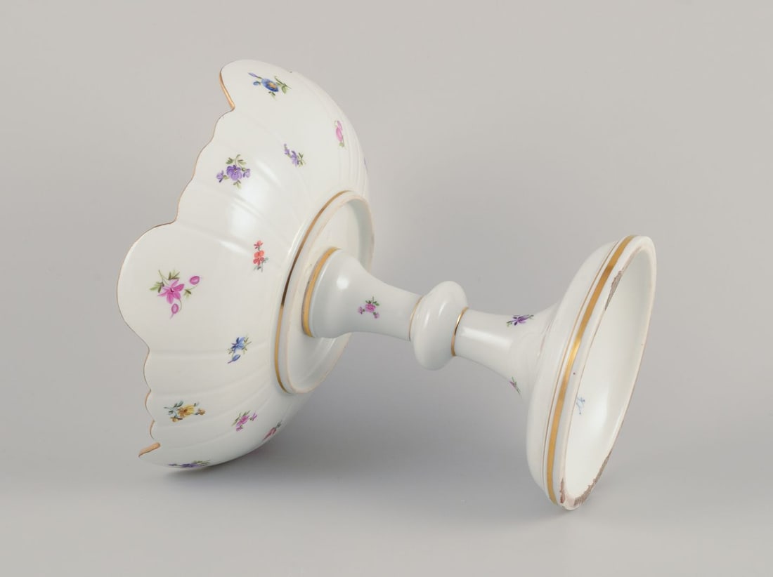 Meissen, Germany. Large porcelain centerpiece with polychrome floral motifs. Approx. from 1900. - 9