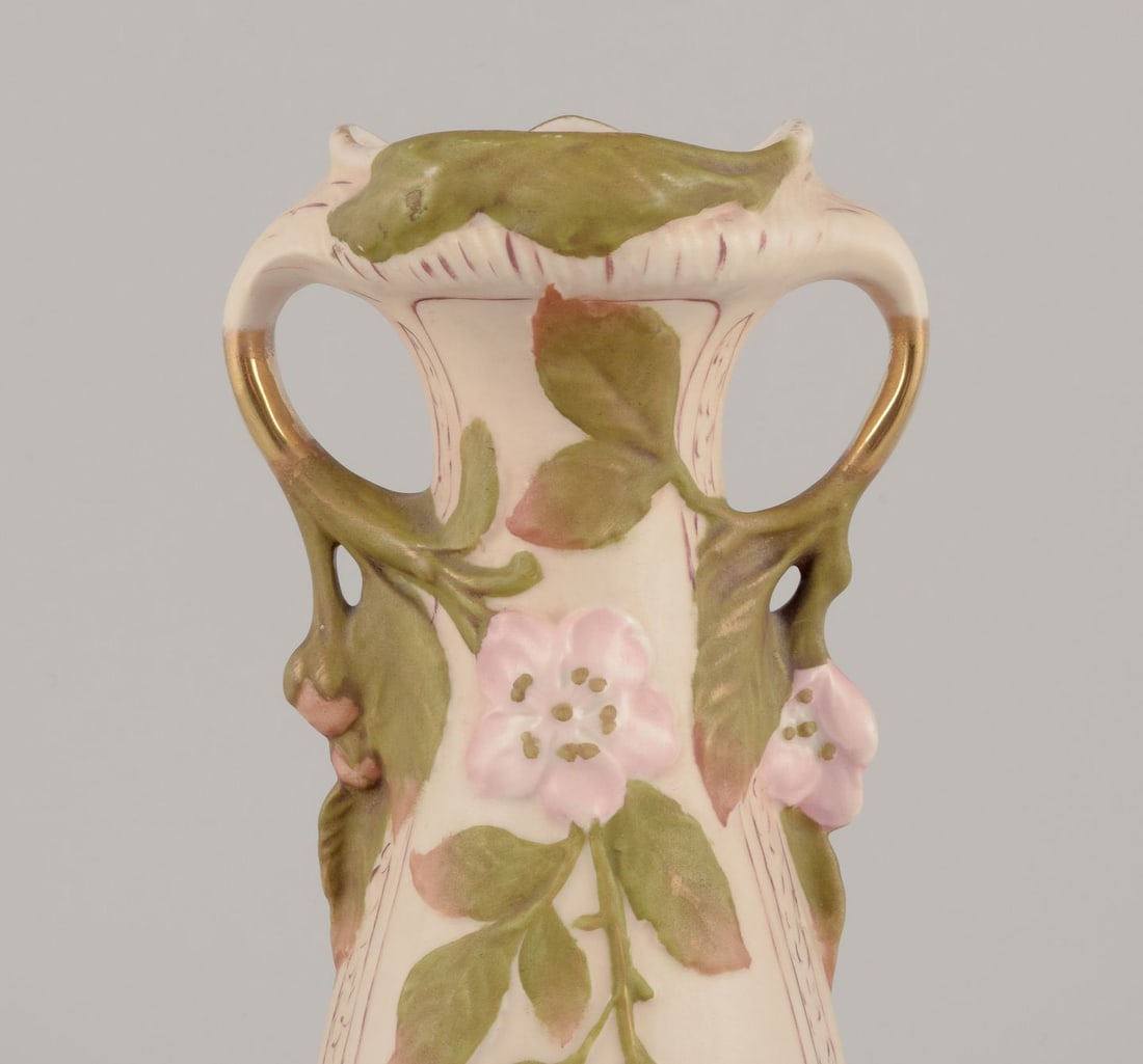 Royal Dux, Czech Republic. Pair of Art Nouveau vases in porcelain with floral relief. Approx. 1920s. - 4