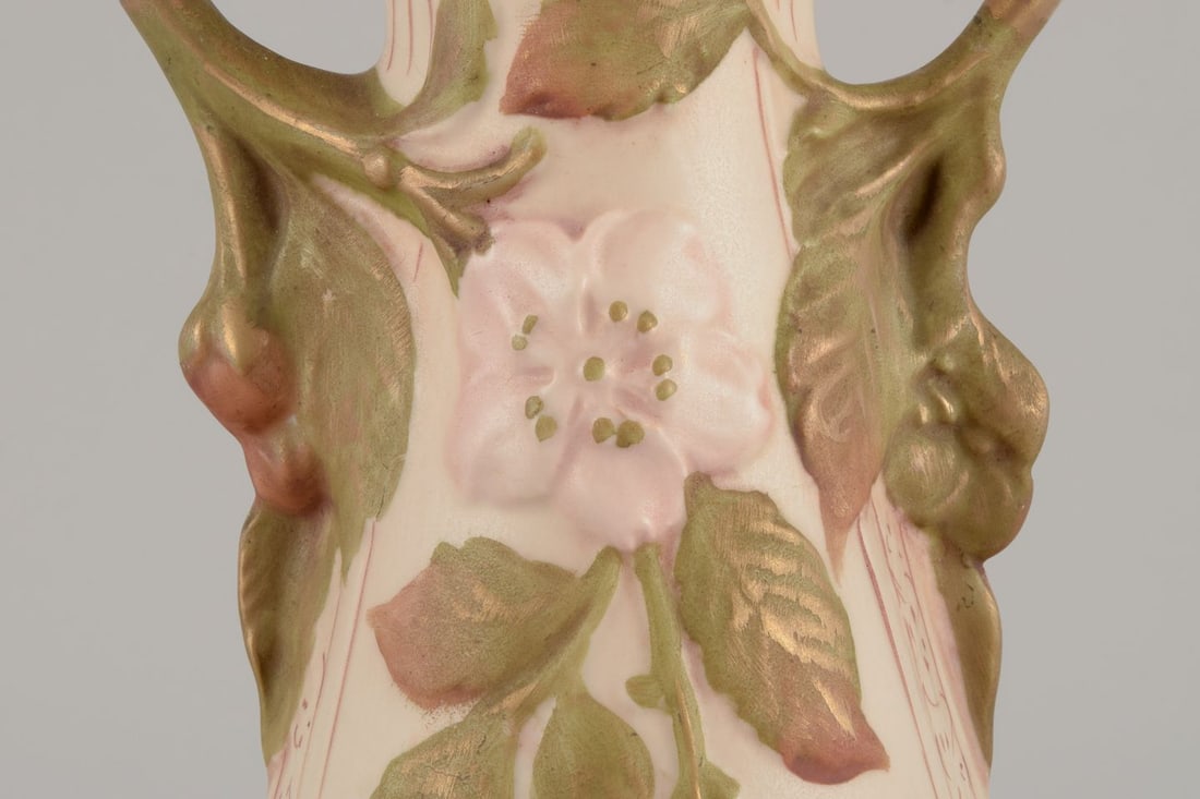 Royal Dux, Czech Republic. Pair of Art Nouveau vases in porcelain with floral relief. Approx. 1920s. - 8