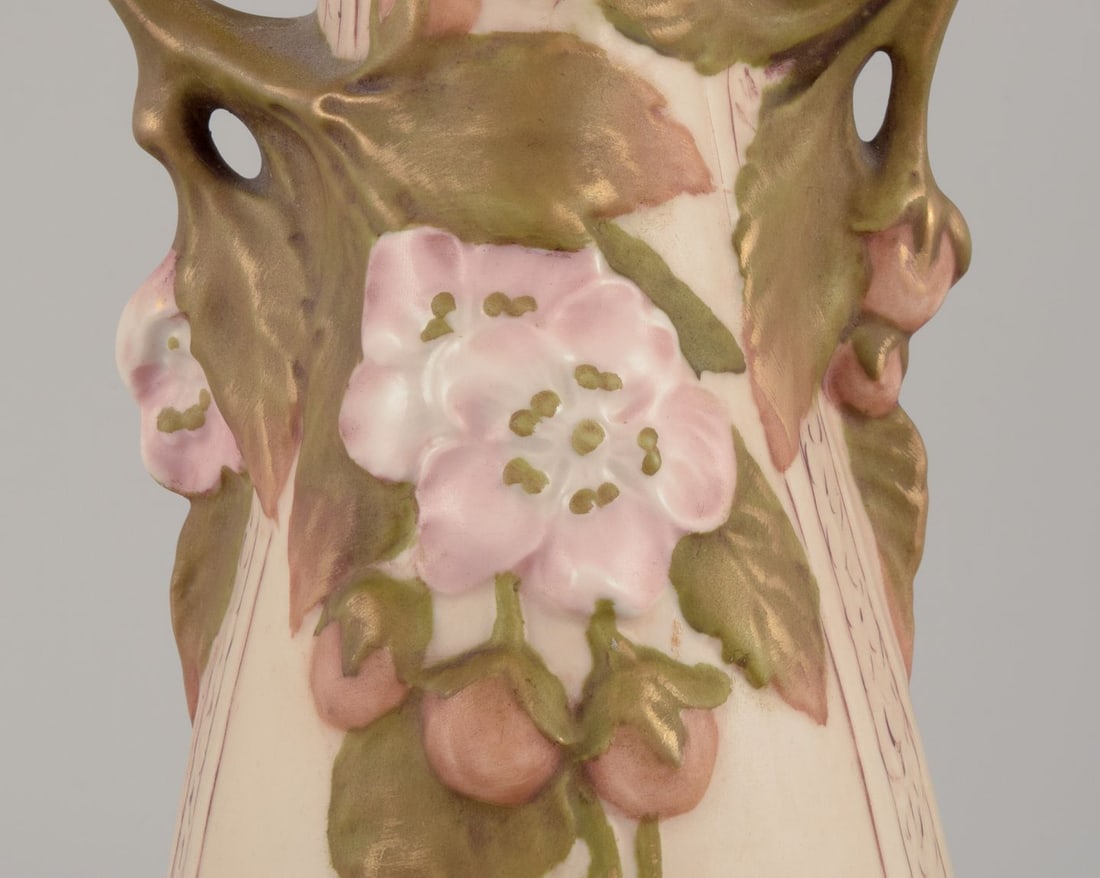 Royal Dux, Czech Republic. Pair of Art Nouveau vases in porcelain with floral relief. Approx. 1920s. - 9