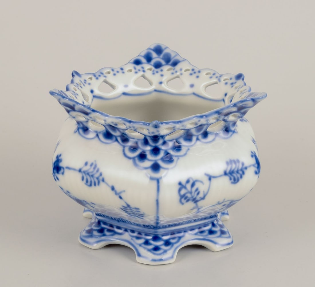 Royal Copenhagen Blue Fluted Full Lace sugar bowl in porcelain. - 2