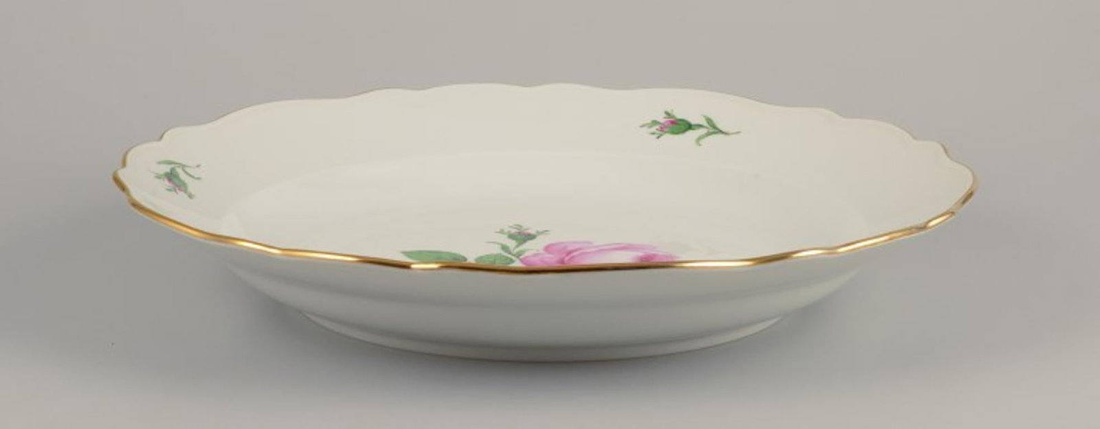 Meissen, large round "Pink Rose" serving platter in porcelain. Ca. 1920/30s. - 3