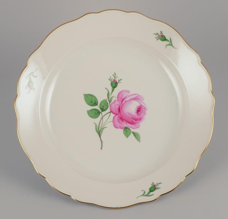 Meissen, large round "Pink Rose" serving platter in porcelain. Ca. 1920/30s. - 4