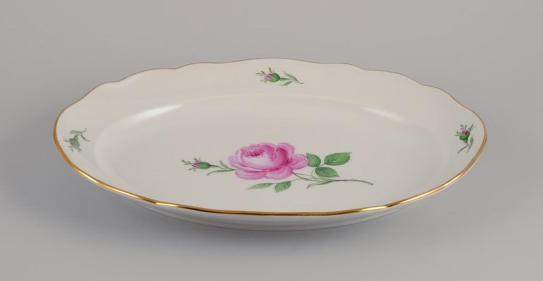 Meissen, two large oval "Pink Rose" serving platters with pink rose, gold rim. 1920s/30s - 8