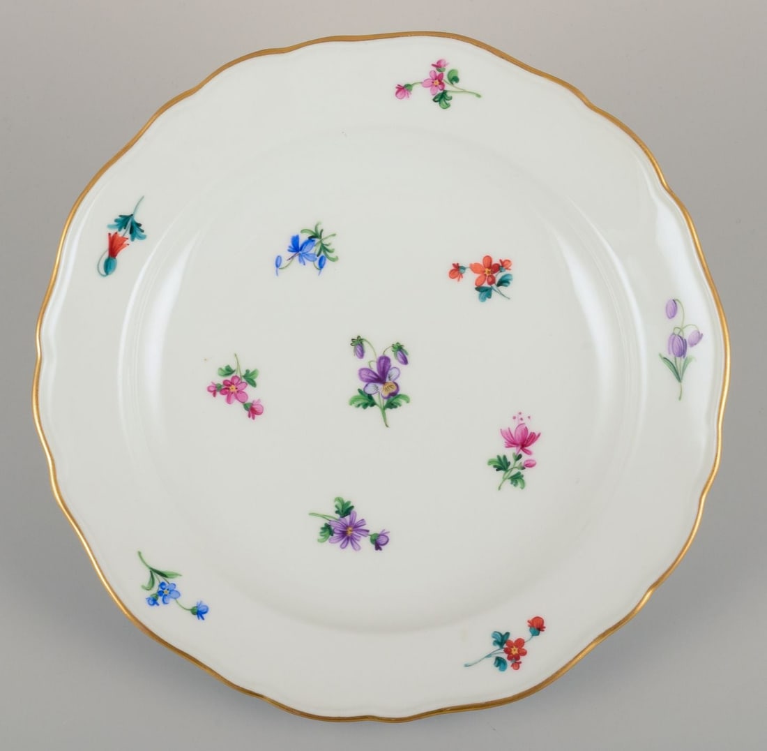 Meissen, Germany. Five porcelain plates with floral motifs, gold rim. Approx. 1920s/1930s. - 4